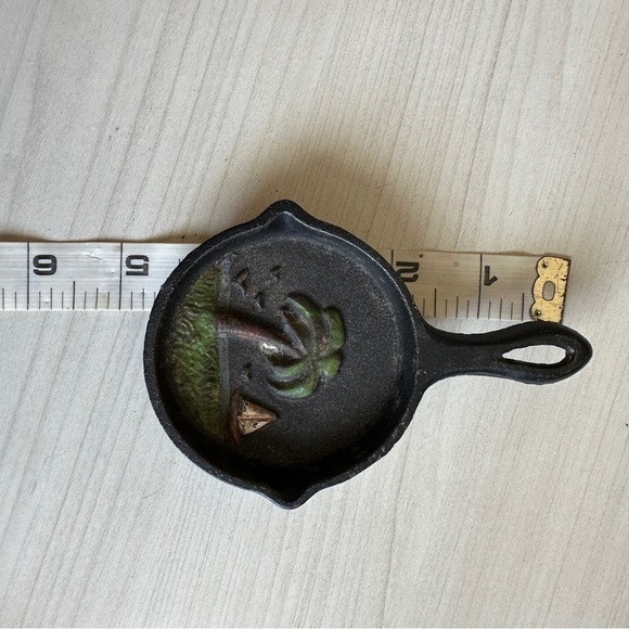 Vintage Mini Hand Painted Palm tree and sailboat 3D black Cast Iron Frying Pan - Picture 5 of 11